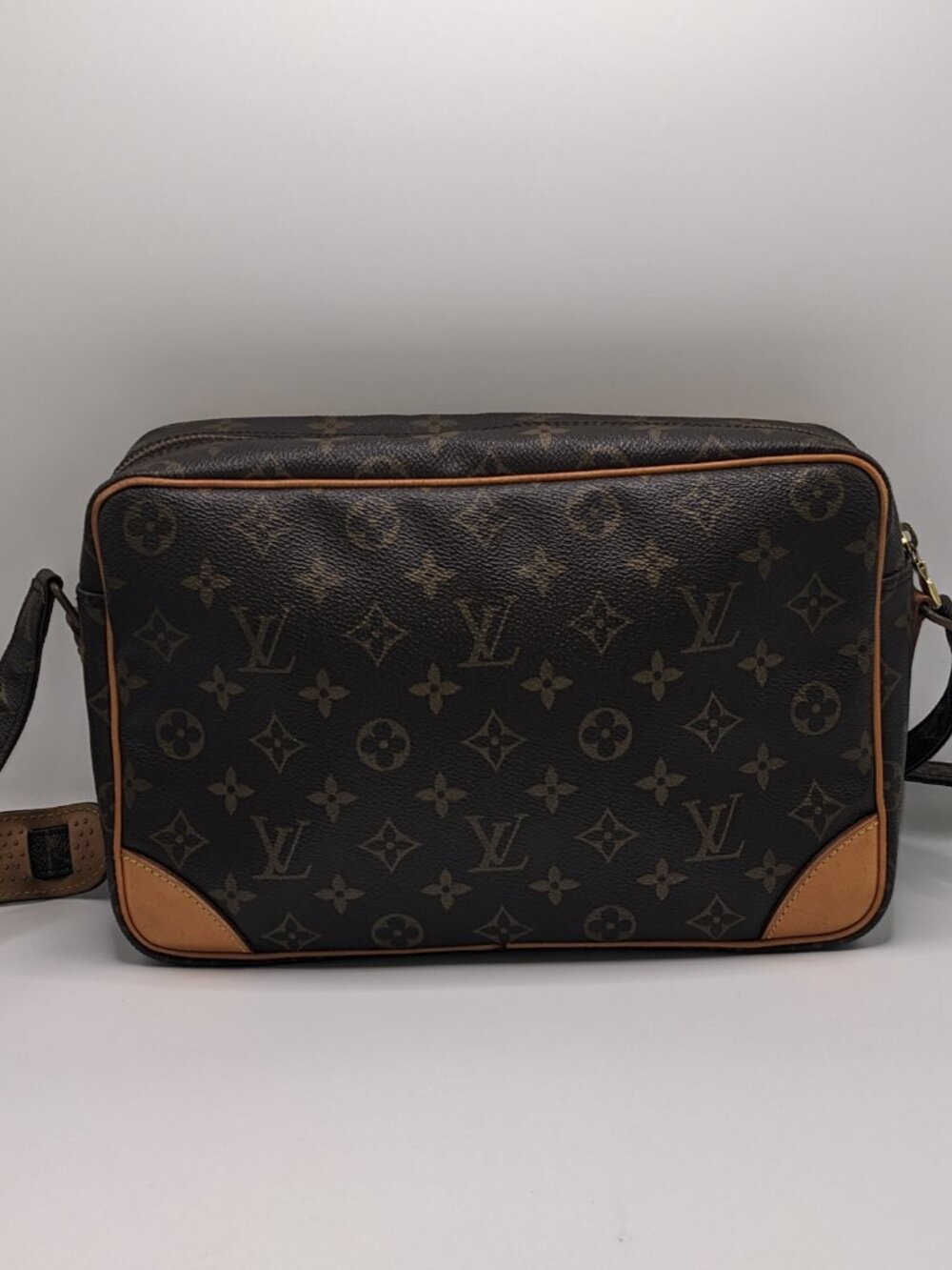 Louis Vuitton Vintage Monogram Trocadéro 30 Crossbody Shoulder Bag - Picture 4 of 9